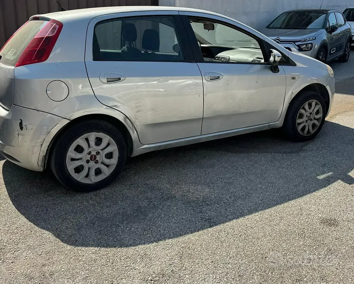 Usata Fiat Grande Punto Active 75 CV (55 kW) 2008 Grigio Utilitaria