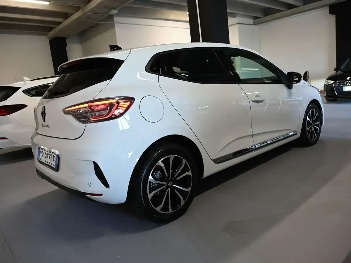 Usata Renault Clio V Techno 91 CV (66 kW) 2023 Bianco Berlina