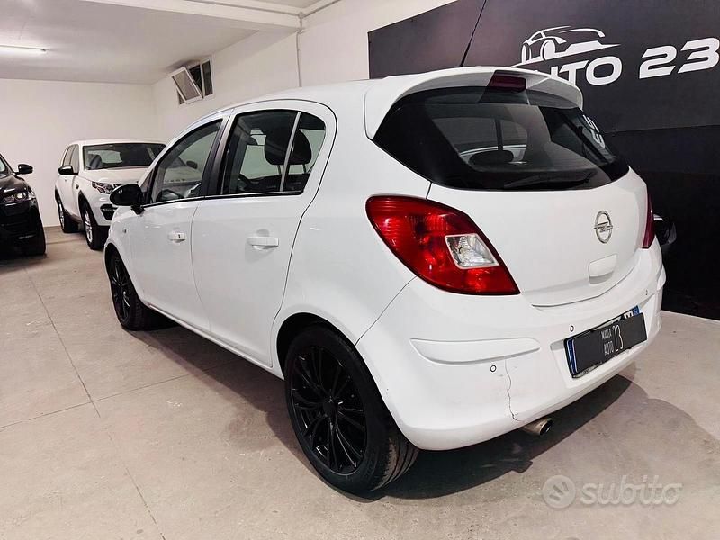 Usata Opel Corsa Edition 86 CV (63 kW) 2012 Bianco Utilitaria