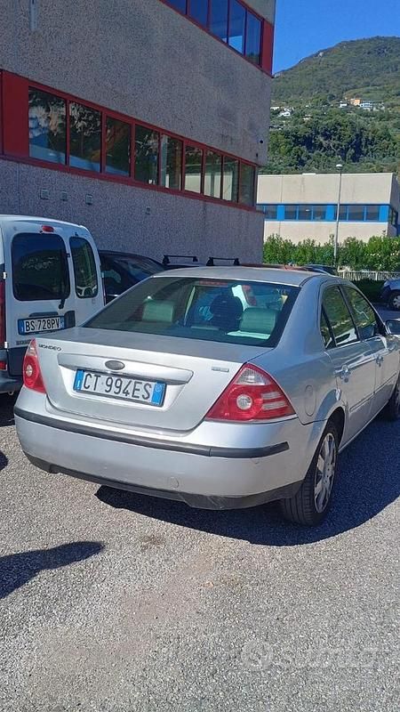 Grigio Usata 2005 Ford Mondeo Ghia Berlina | 1600 € (Buon prezzo) - Immagine 1/4