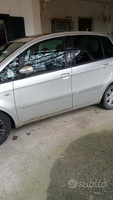Usata Lancia Musa 90 CV (66 kW) 2007 Grigio Monovolume