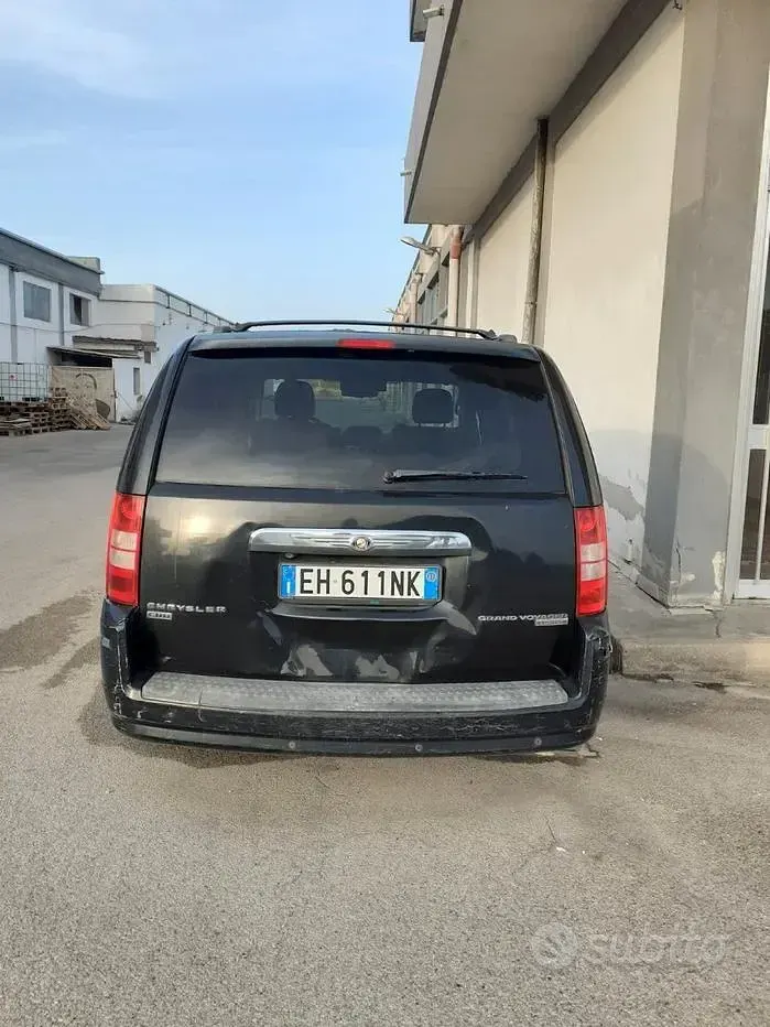 Usata Chrysler Grand Voyager 163 CV (119 kW) 2011 Nero Monovolume
