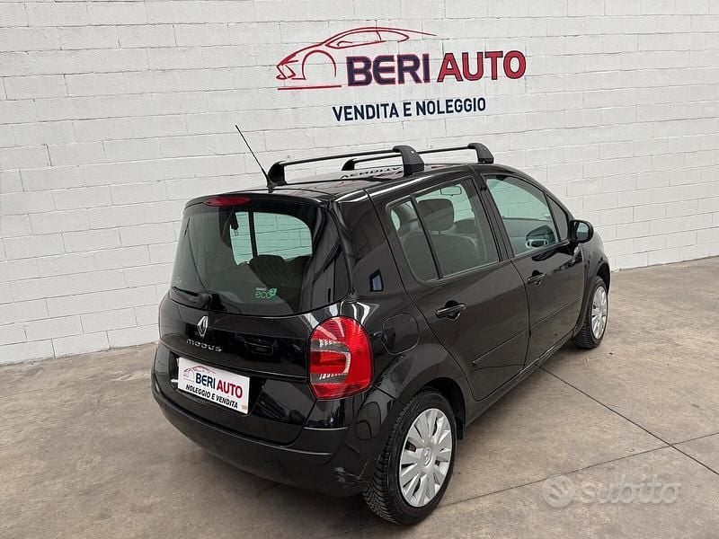 Usata Renault Modus 74 CV (54 kW) 2011 Nero Monovolume