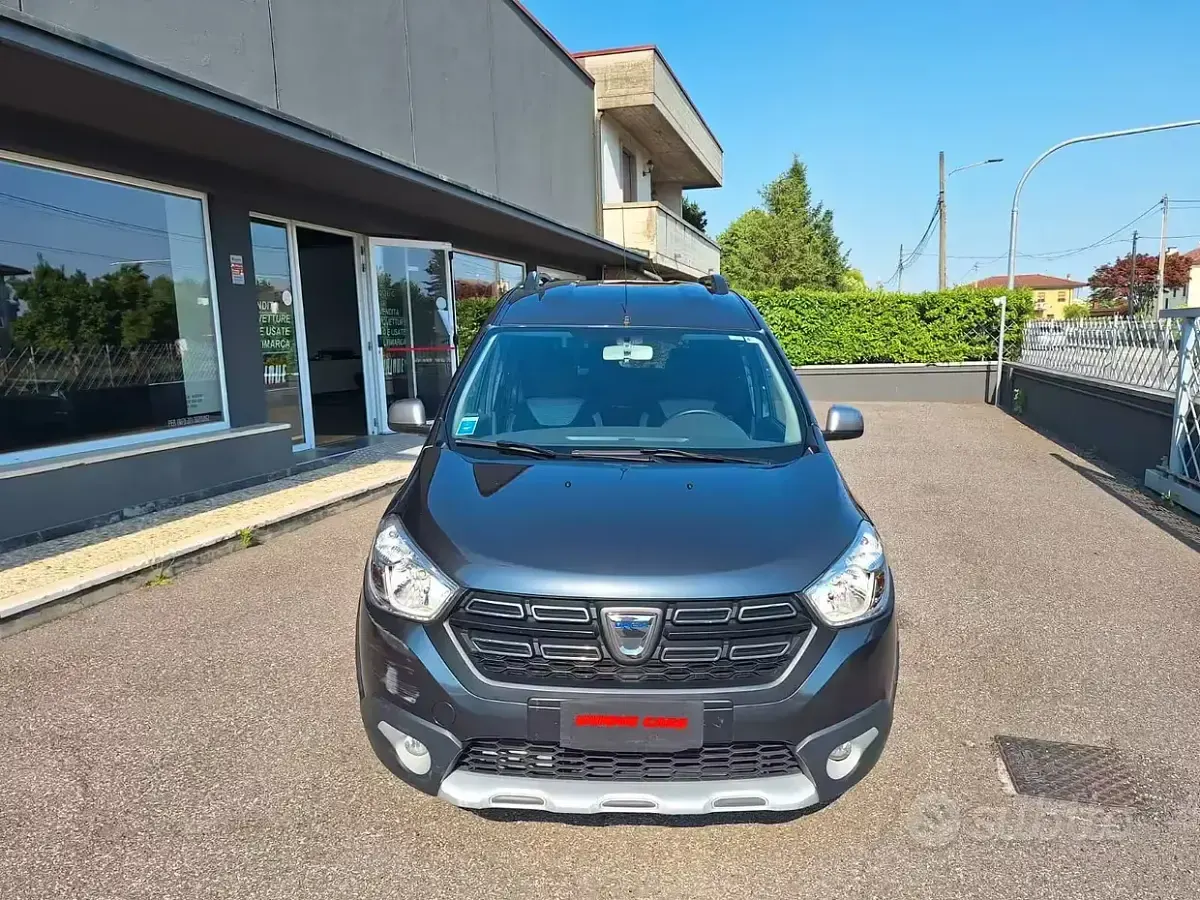 Usata Dacia Dokker Stepway 90 CV (66 kW) 2018 Grigio Monovolume