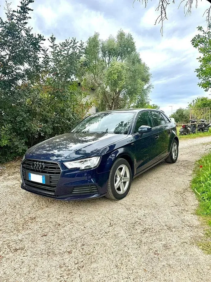 Usado Audi A3 116 CV (85 kW) 2017 Azul Berlina