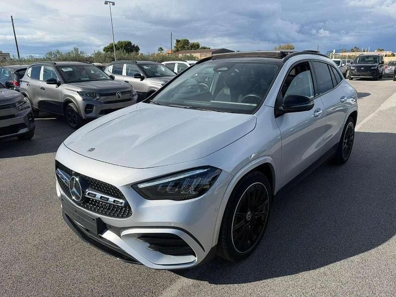 Argento Usata 2024 Mercedes GLA200 AMG Line Premium SUV | 44.990 € (Cara) - Immagine 1/4
