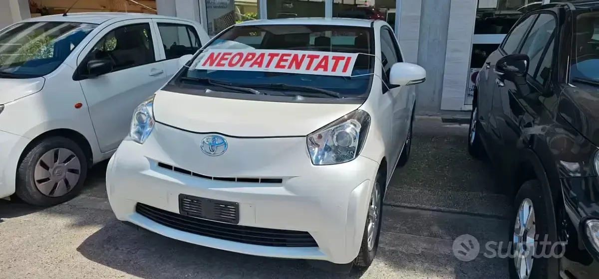 Usata Toyota iQ 90 CV (66 kW) 2011 Bianco Utilitaria