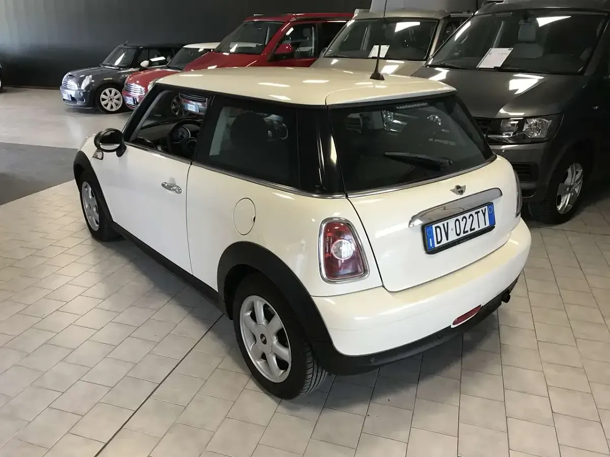 Usata Mini ONE Seven 75 CV (55 kW) 2009 Bianco Utilitaria