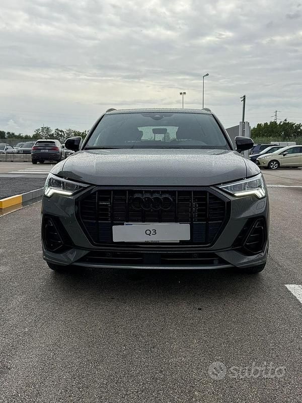 Grigio Usata 2024 Audi Q3 SUV | 44.000 € (Buon prezzo) - Immagine 1/4