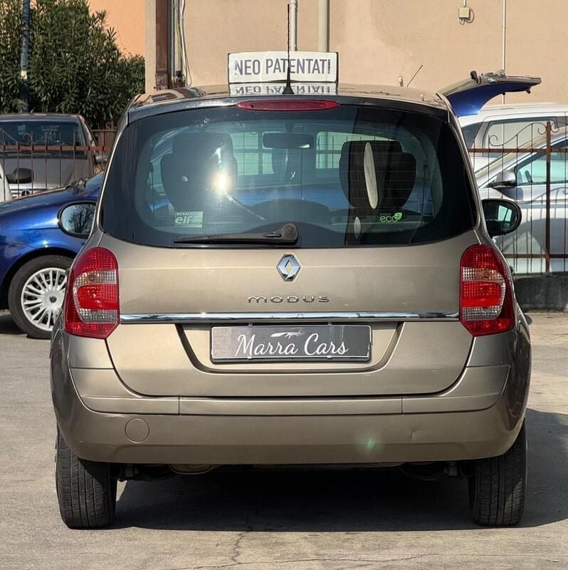Usata Renault Grand Modus 102 CV (75 kW) 2008 Marrone Monovolume