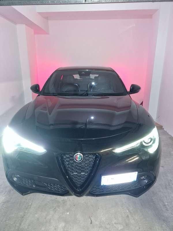Usata Alfa Romeo Stelvio Super 209 CV (153 kW) 2017 Nero SUV