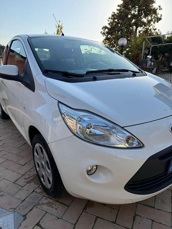 Usata Ford Ka 69 CV (50 kW) 2015 Bianco Berlina