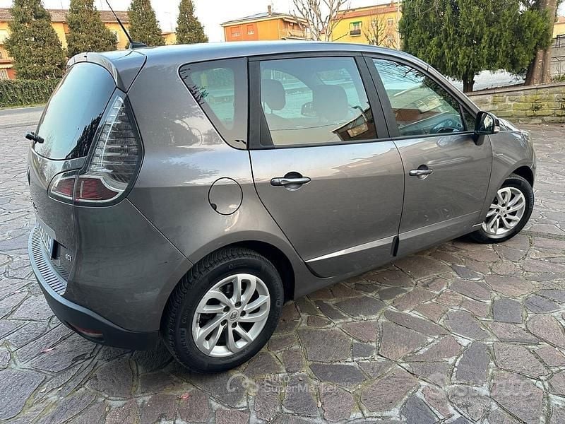 Usata Renault Scénic III LIMITED 110 CV (80 kW) 2014 Grigio Monovolume