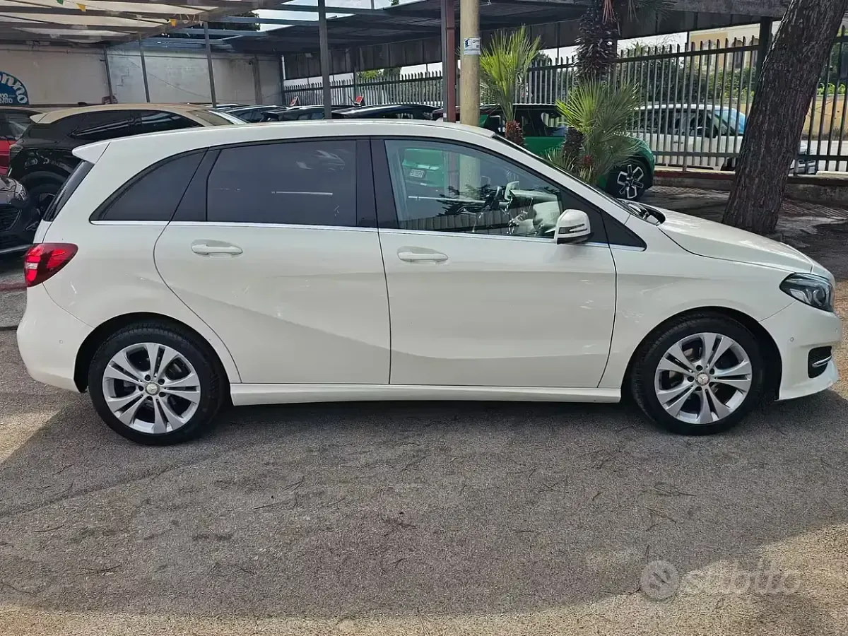 Usata Mercedes B180 Executive 109 CV (80 kW) 2015 Bianco Utilitaria