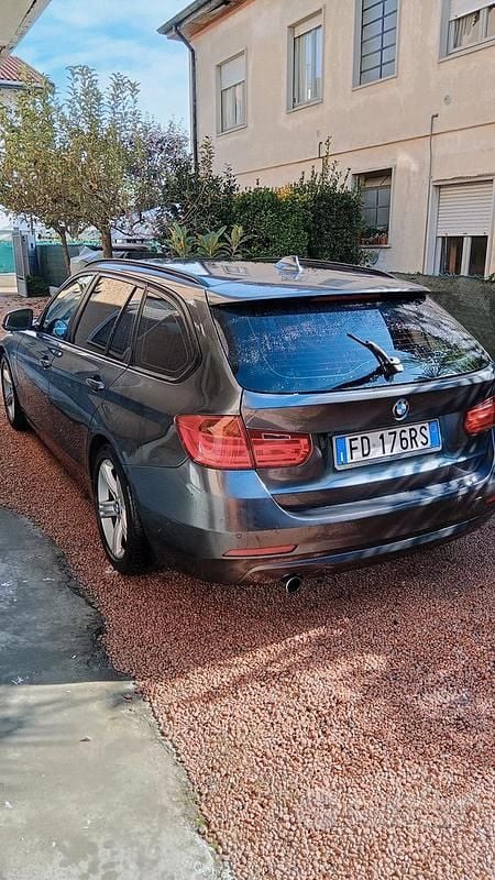 Usata BMW 318 143 CV (105 kW) 2013 Grigio Station wagon