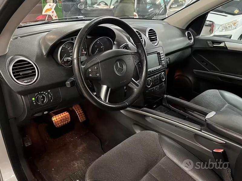 Usata Mercedes ML320 224 CV (164 kW) 2006 Grigio SUV