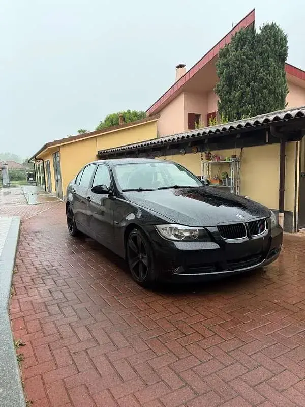 Usata BMW 318 129 CV (94 kW) 2006 Nero Berlina