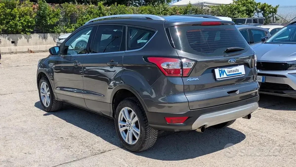 Usata Ford Kuga 120 CV (88 kW) 2018 Grigio antracite SUV