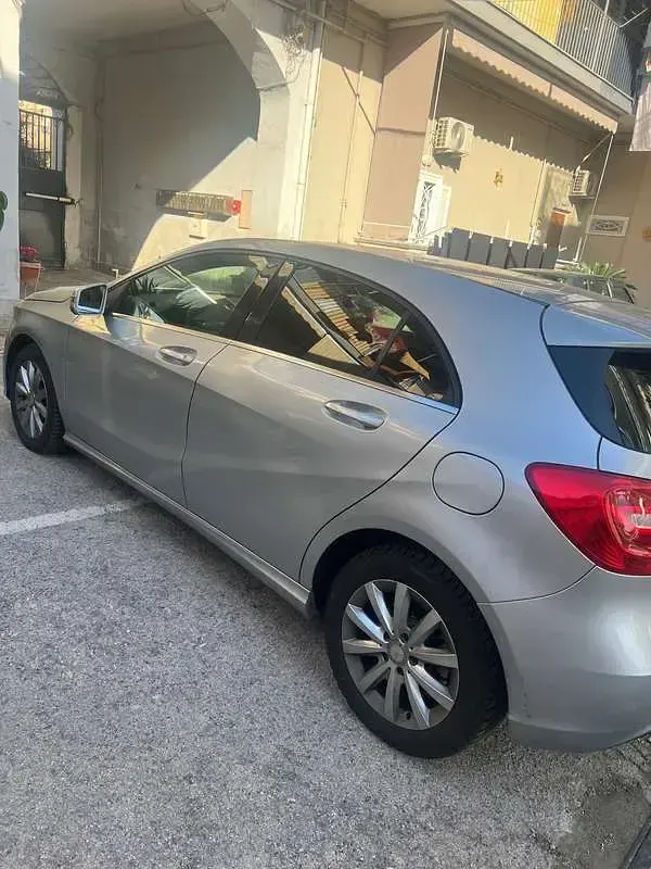 Usata Mercedes A180 Executive 109 CV (80 kW) 2013 Argento Utilitaria