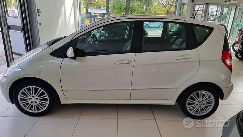 Usata Mercedes A180 Avantgarde 109 CV (80 kW) 2011 Bianco Berlina