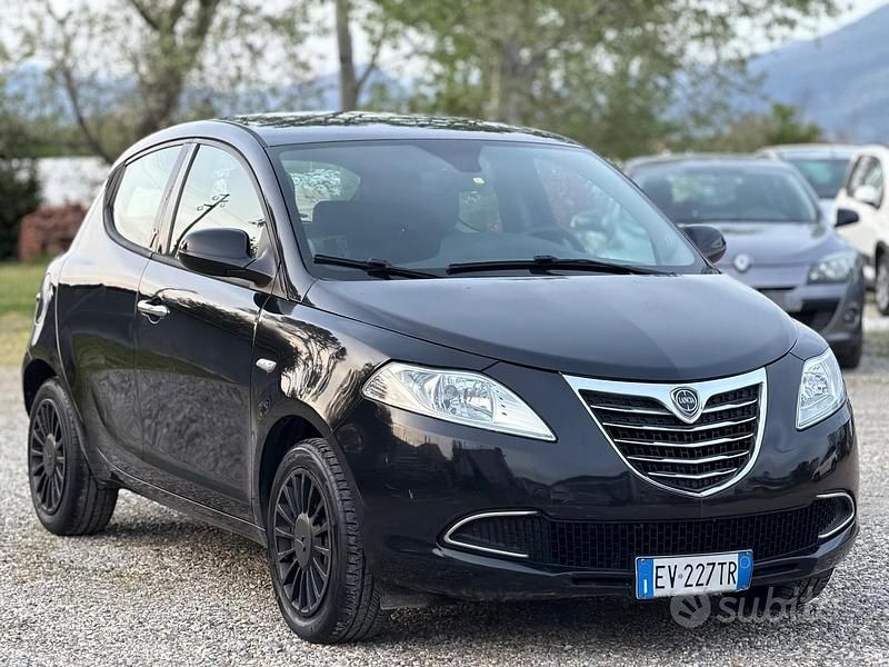 Usata Lancia Ypsilon Silver 69 CV (50 kW) 2014 Nero Utilitaria