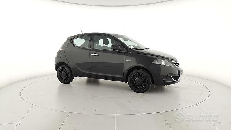 Usata Lancia Ypsilon Silver 69 CV (50 kW) 2022 Nero Utilitaria