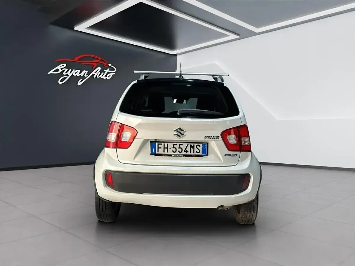Usado Suzuki Ignis 89 CV (65 kW) 2017 Blanco SUV