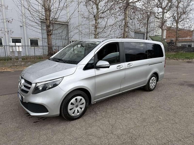 Usata Mercedes V220 163 CV (119 kW) 2020 Argento Monovolume