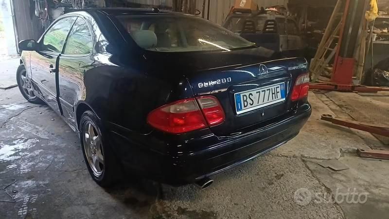 Usata Mercedes CLK200 163 CV (119 kW) 2001 Blu Coupé