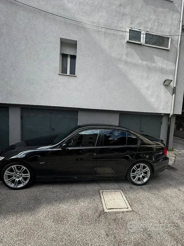 Usata BMW 318 143 CV (105 kW) 2009 Nero Berlina