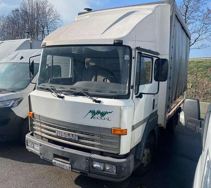 Usata Nissan Cargo 86 CV (63 kW) 1995 Bianco Furgone