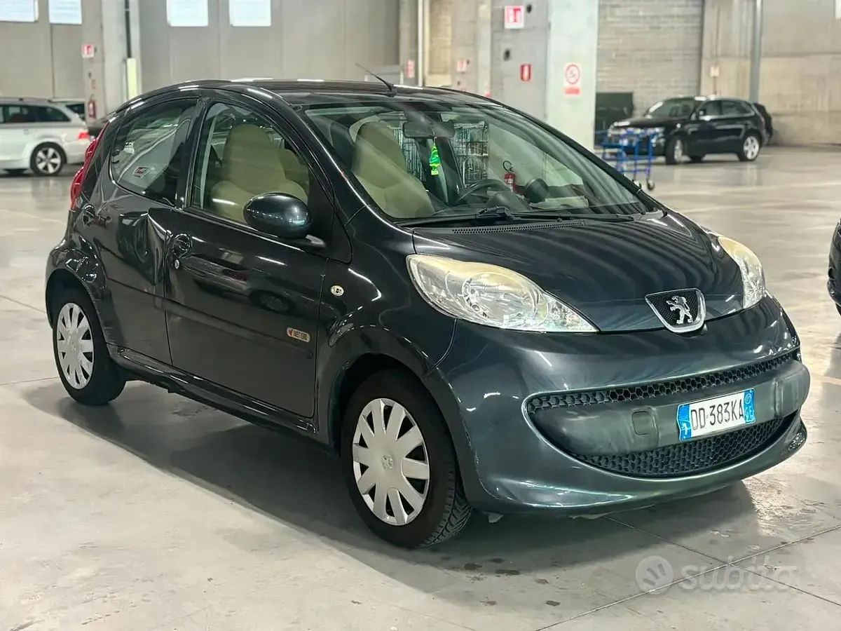 Usata Peugeot 107 68 CV (50 kW) 2007 Grigio Utilitaria