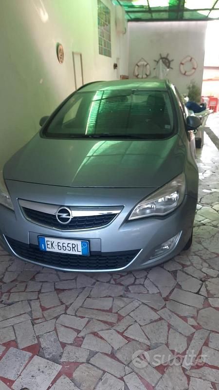 Usata Opel Astra 110 CV (80 kW) 2011 Grigio Station wagon