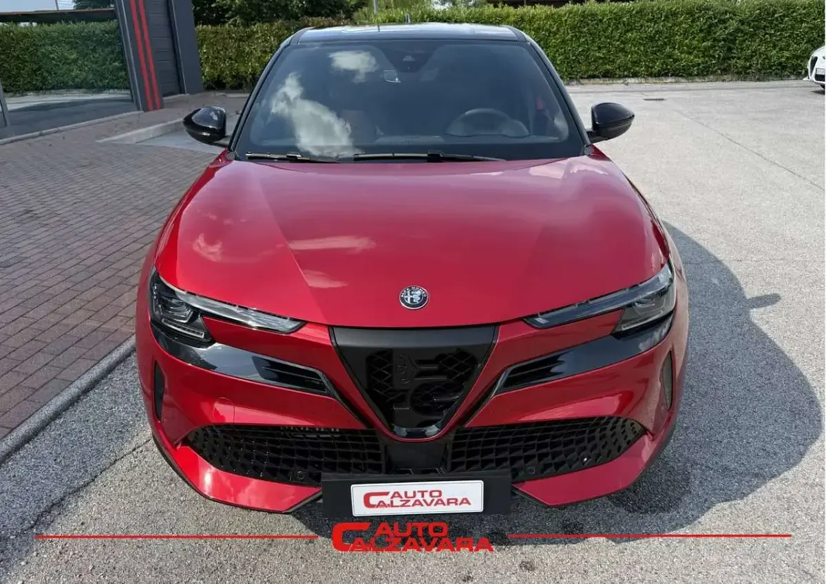 Nuova Alfa Romeo GT Junior Edizione Speciale 145 CV (106 kW) 2026 Rosso brera SUV