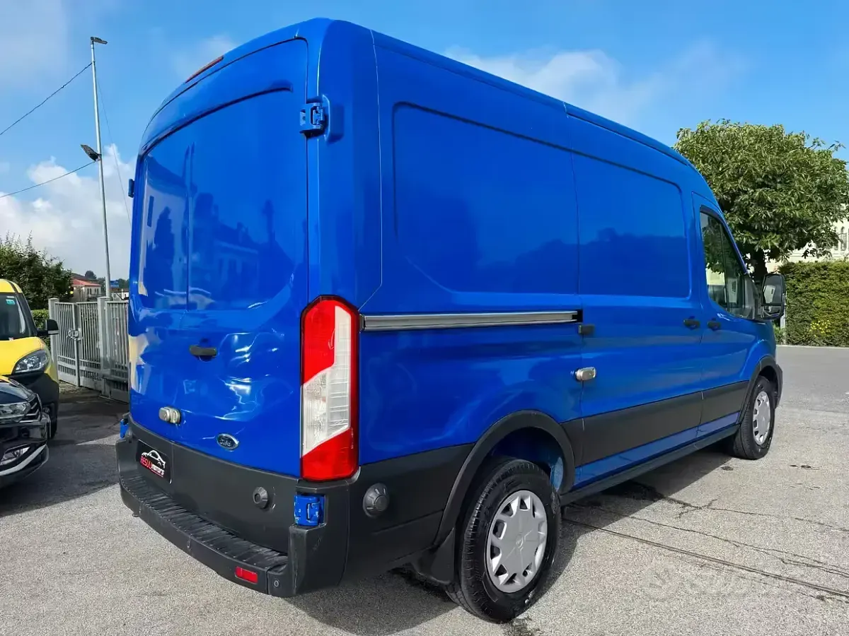 Usata Ford Transit 131 CV (96 kW) 2022 Blu Berlina