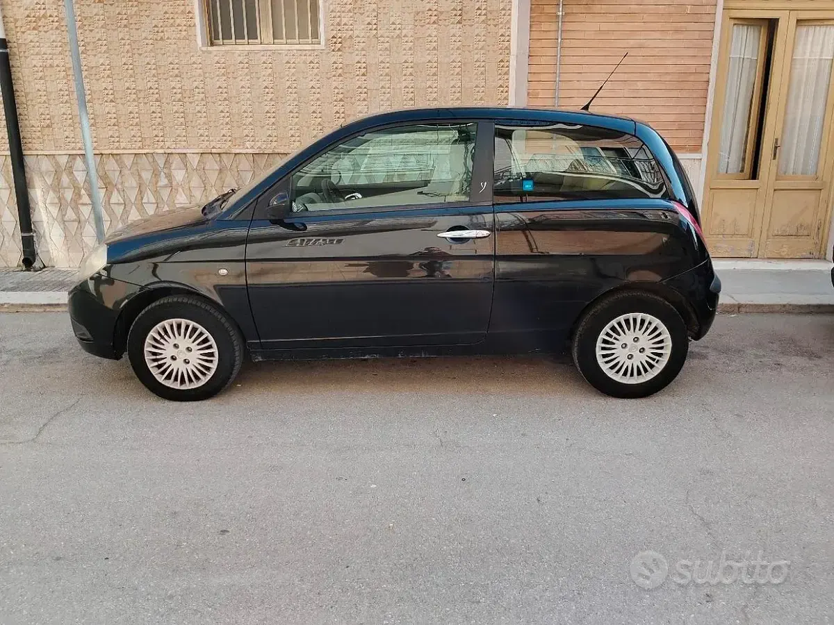 Usata Lancia Ypsilon 69 CV (50 kW) 2006 Nero Utilitaria