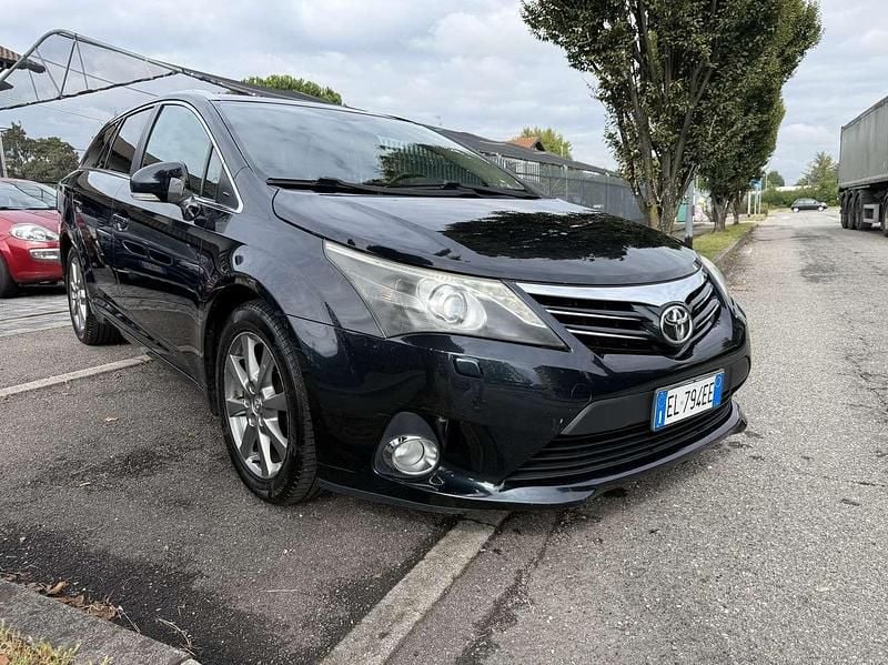 Usata Toyota Avensis Plus 126 CV (92 kW) 2012 Blu/azzurro Station wagon