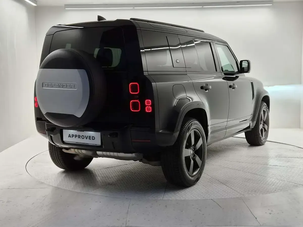 Usata Land Rover Defender SE Dynamic 200 CV (147 kW) 2024 Nero SUV