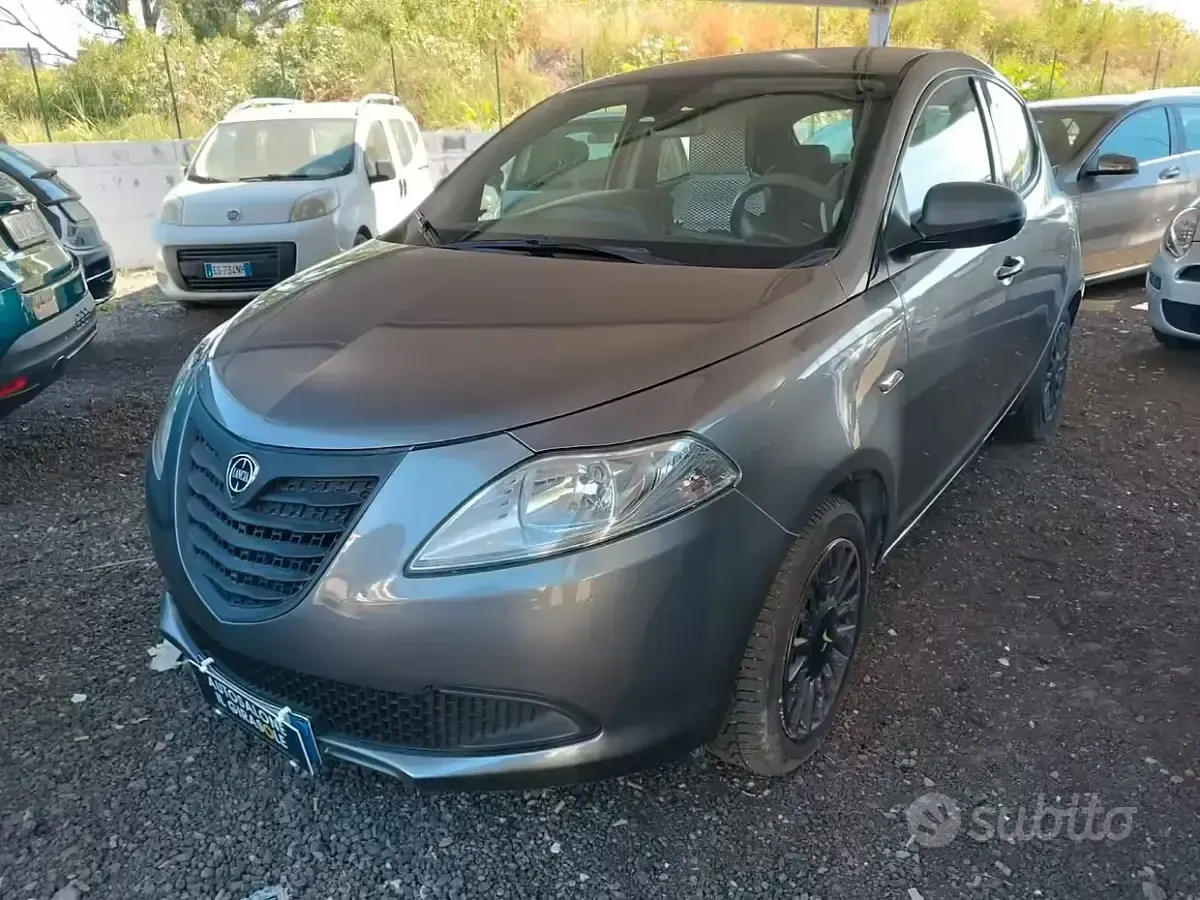 Usata Lancia Ypsilon Gold 95 CV (69 kW) 2014 Grigio Utilitaria