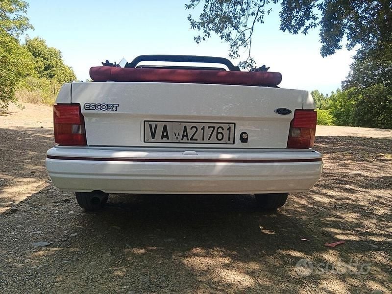 Usata Ford Escort Cabriolet Ghia 75 CV (55 kW) 1988 Bianco Cabrio