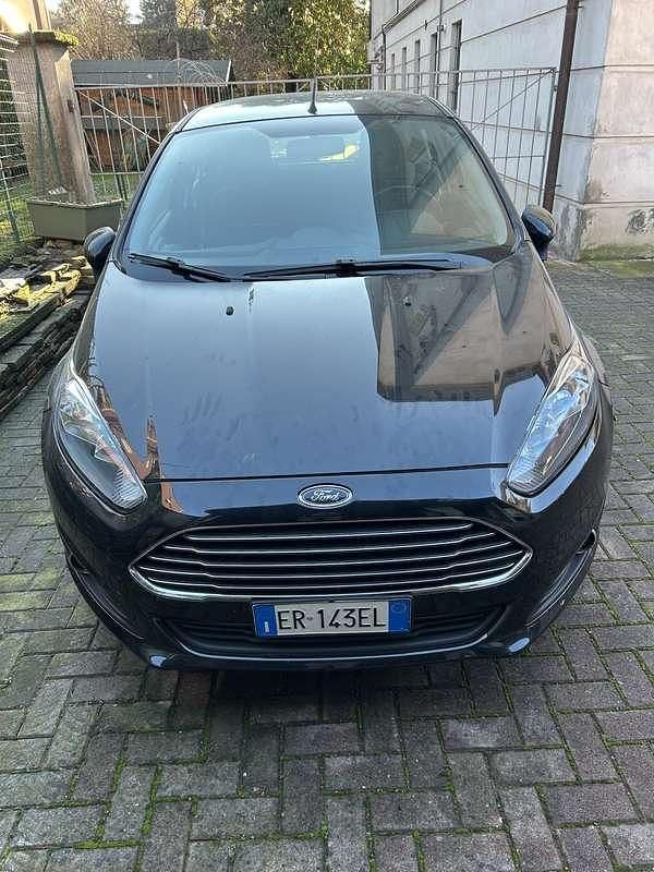 Usata Ford Fiesta 97 CV (71 kW) 2013 Nero Utilitaria