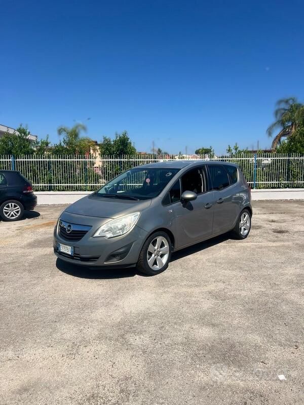 Oro Usata 2011 Opel Meriva Monovolume | 2999 € (Ottimo prezzo) - Immagine 1/4