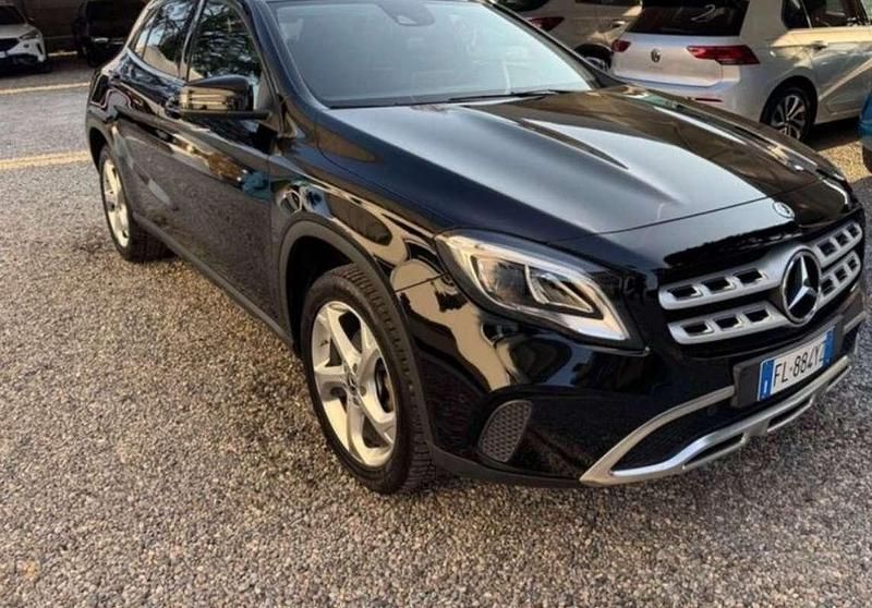 Usata Mercedes GLA180 122 CV (89 kW) 2018 Nero SUV