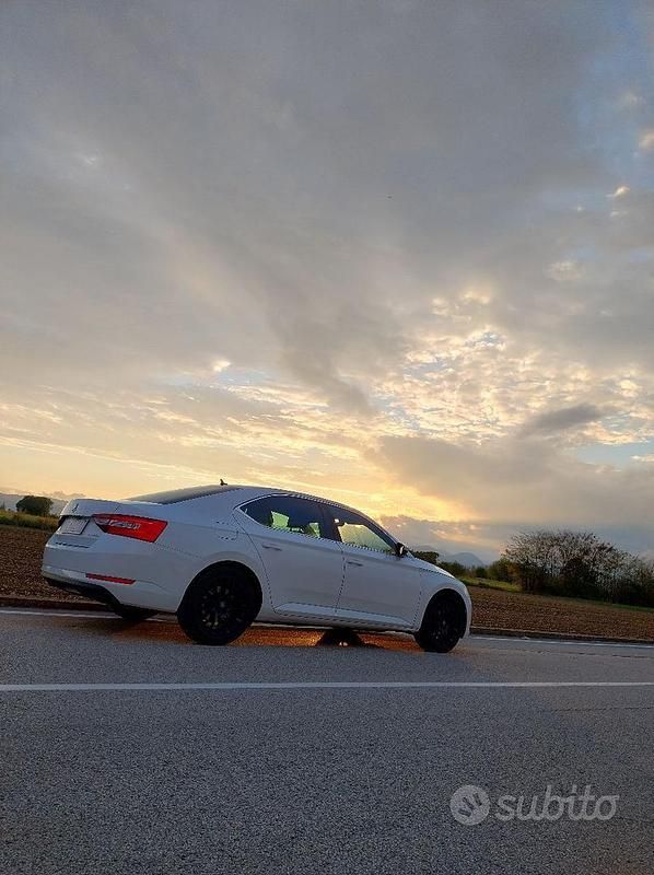 Usata Skoda Superb Executive 150 CV (110 kW) 2016 Bianco Berlina