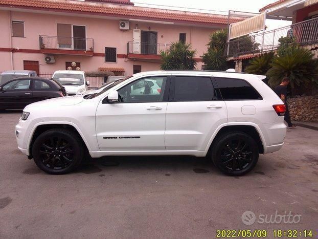 Usata Jeep Grand Cherokee Night Eagle 250 CV (183 kW) 2017 Bianco SUV