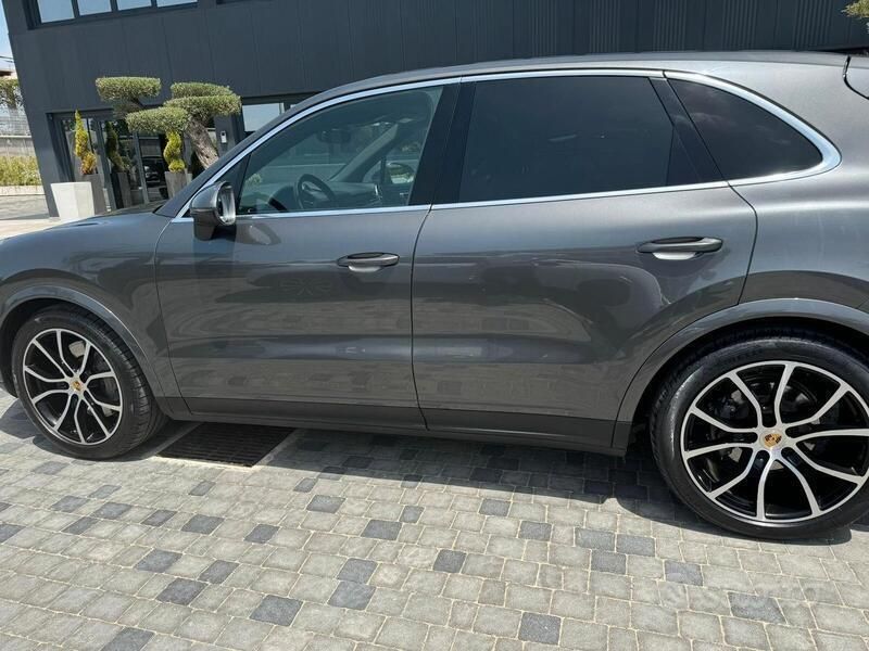 Usata Porsche Cayenne 339 CV (249 kW) 2019 Grigio SUV