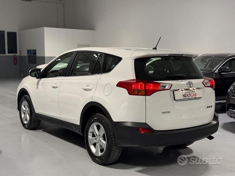 Usata Toyota RAV4 Active 124 CV (91 kW) 2013 Bianco Station wagon
