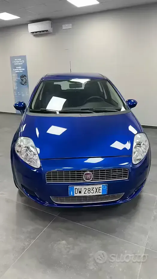 Usata Fiat Grande Punto Dynamic 75 CV (55 kW) 2009 Blu Utilitaria