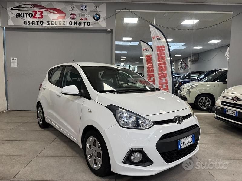 Usata Hyundai i10 67 CV (49 kW) 2015 Bianco Utilitaria