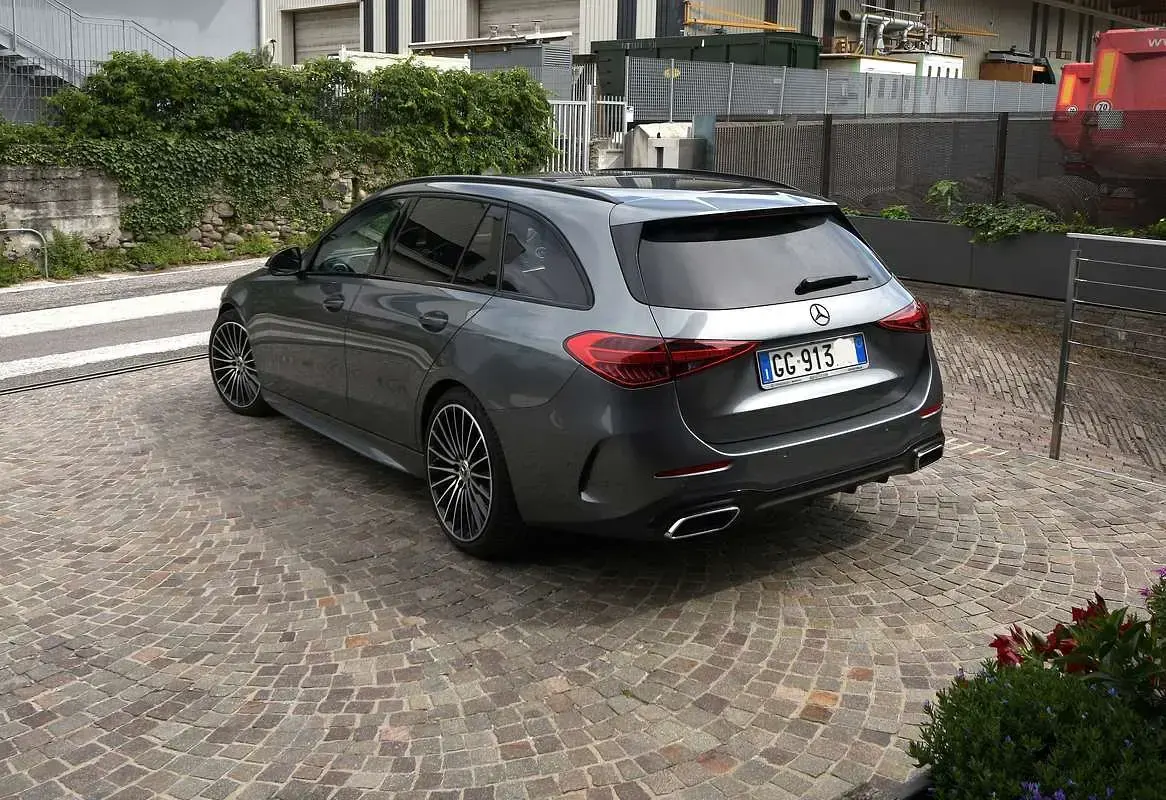 Usata Mercedes C220 Premium Plus 200 CV (147 kW) 2022 Grigio Station wagon
